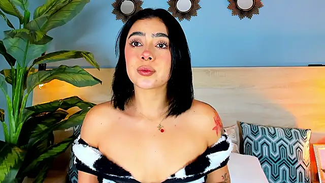 TaniaRedd  online show from April 2026 04:44:01 PM