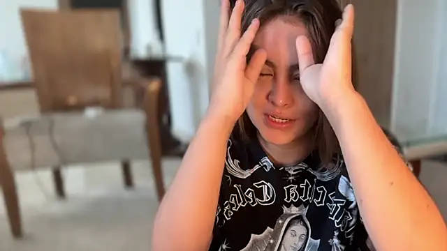 miaferrer777 online show from April 2026 04:23:01 PM