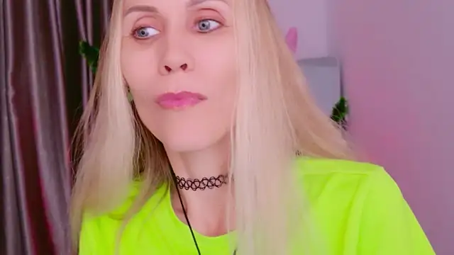 Snapshot of betty_xoxoo chatting on December 2025 08:40:02 AM betty xoxoo online show from December 2025 08:40:02 AM