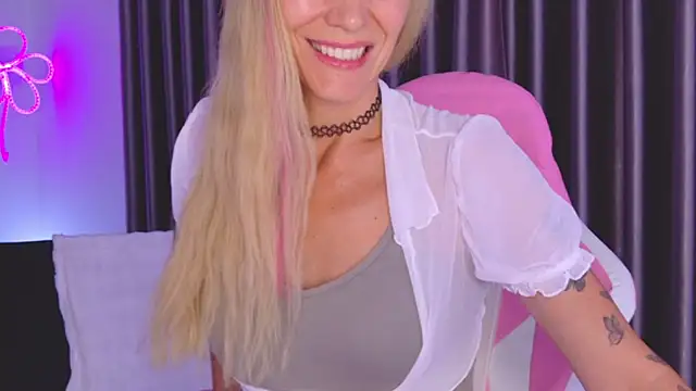 Snapshot of betty_xoxoo chatting on June 2026 09:37:01 AM betty xoxoo online show from June 2026 09:37:01 AM