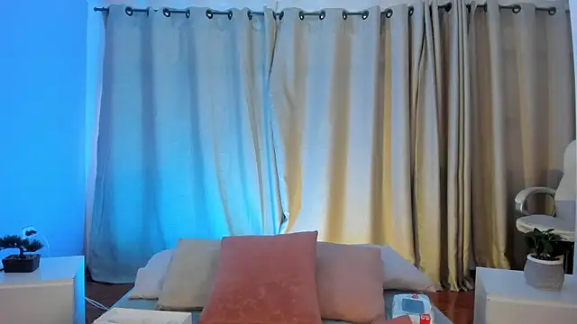 Amy Parkker online show from April 2026 12:49:01 PM