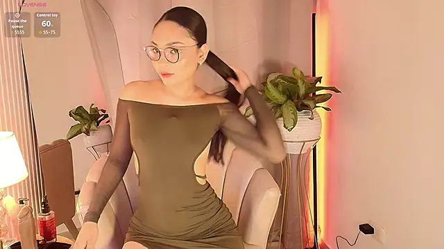 Mia mystic  online show from February 2026 12:34:01 PM