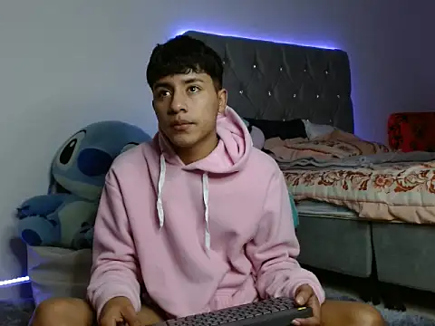 Snapshot of Sebas_Ross04 chatting on December 2025 06:52:01 AM Sebas Ross04 online show from December 2025 06:52:01 AM