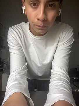 Snapshot of hungspanishtwink chatting on February 2026 12:12:01 AM hungspanishtwink online show from February 2026 12:12:01 AM