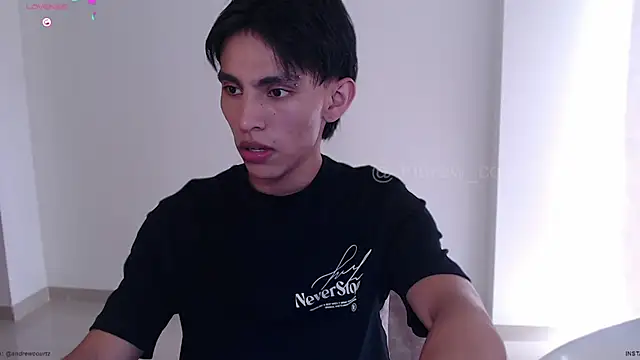 Snapshot of andrew_courtzz chatting on December 2025 08:28:02 PM andrew courtzz online show from December 2025 08:28:02 PM