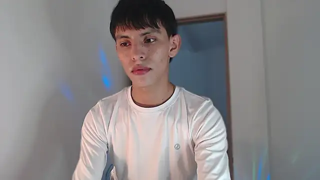 andrew courtzz online show from March 2026 09:31:02 PM