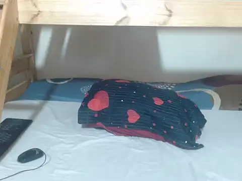 Snapshot of Phoenix_Curvelicious chatting on December 2025 12:05:02 AM Phoenix Curvelicious online show from December 2025 12:05:02 AM