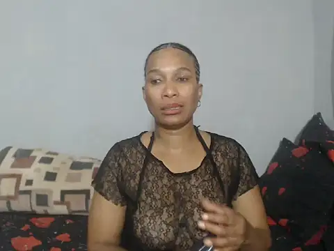 Snapshot of Phoenix_Curvelicious chatting on January 2026 12:43:01 PM Phoenix Curvelicious online show from January 2026 12:43:01 PM