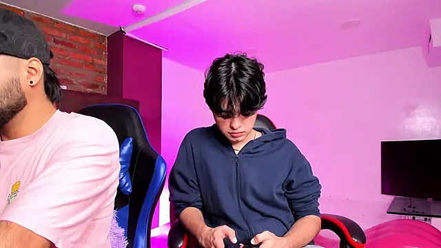 HotThreesoome online show from February 2026 12:32:02 PM