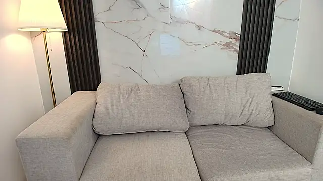 Snapshot of AprillRoss chatting on December 2025 12:31:02 PM AprillRoss online show from December 2025 12:31:02 PM