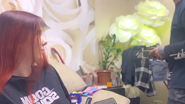 Snapshot of MJ_and_Peter chatting on December 2025 01:52:02 PM MJ and Peter online show from December 2025 01:52:02 PM