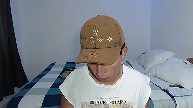 Dave hot1 online show from December 2025 08:35:01 PM