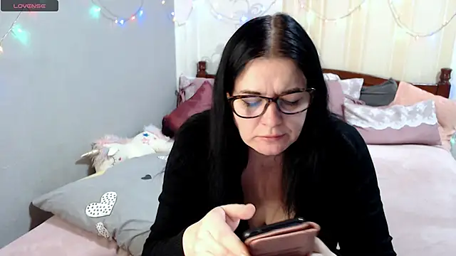 Snapshot of SashaBond chatting on December 2025 10:30:01 AM SashaBond online show from December 2025 10:30:01 AM