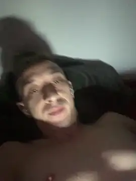 Snapshot of Leo-frm chatting on December 2025 09:15:02 AM Leo-frm online show from December 2025 09:15:02 AM