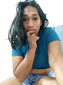 Snapshot of Hoottnini33 chatting on December 2025 01:42:01 PM Hoottnini33 online show from December 2025 01:42:01 PM