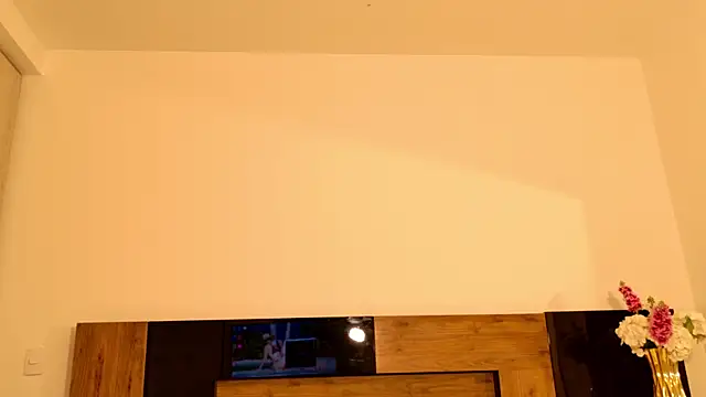 LucyHanks online show from April 2026 11:33:02 PM