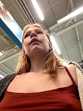 Snapshot of _Little_Ginger chatting on December 2025 04:39:02 AM Little Ginger online show from December 2025 04:39:02 AM