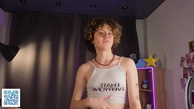 YaniraHalliburton online show from December 2025 06:12:02 PM