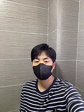 kimze7 online show from April 2026 11:00:01 PM