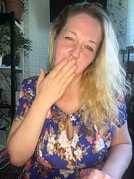 Snapshot of JenniferCarmen chatting on June 2026 09:14:01 AM JenniferCarmen online show from June 2026 09:14:01 AM