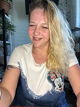 Snapshot of JenniferCarmen chatting on July 2026 08:05:01 AM JenniferCarmen online show from July 2026 08:05:01 AM