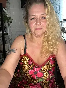 Snapshot of JenniferCarmen chatting on July 2026 03:24:02 AM JenniferCarmen online show from July 2026 03:24:02 AM