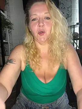 Snapshot of JenniferCarmen chatting on July 2026 04:41:01 AM JenniferCarmen online show from July 2026 04:41:01 AM