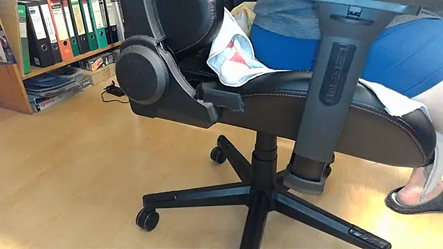 oldmann08 online show from February 2026 06:52:01 AM