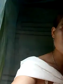 yana-zz online show from April 2026 04:37:02 PM