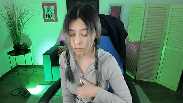 SirenMystiq online show from December 2025 04:14:01 PM