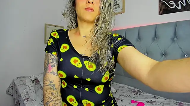 Snapshot of Srta-Melina chatting on December 2025 05:51:01 PM Srta-Melina online show from December 2025 05:51:01 PM