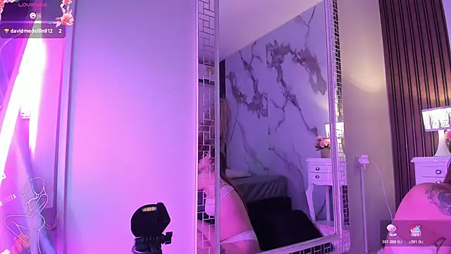 Annyhathatway online show from April 2026 09:20:01 PM