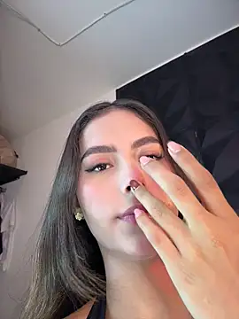 Snapshot of Valeria-escobar chatting on May 2026 11:29:01 AM Valeria-escobar online show from May 2026 11:29:01 AM