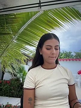 Snapshot of Valeria-escobar chatting on May 2026 11:28:01 AM Valeria-escobar online show from May 2026 11:28:01 AM