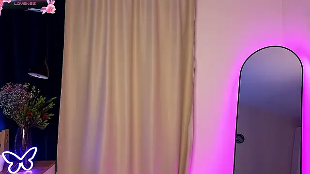 Snapshot of natur_ella chatting on February 2026 01:04:01 PM natur ella online show from February 2026 01:04:01 PM