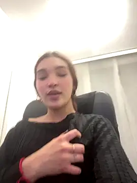 Snapshot of karely_and_justin chatting on December 2025 02:05:02 AM karely and justin online show from December 2025 02:05:02 AM