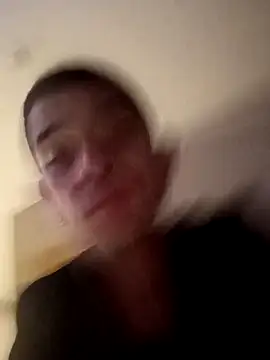 ErickYael1999 online show from April 2026 12:28:01 PM