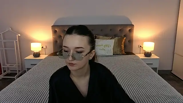 CyrenaLuxe online show from April 2026 01:53:02 PM