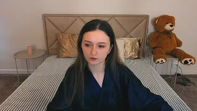 CyrenaLuxe online show from April 2026 02:18:02 PM