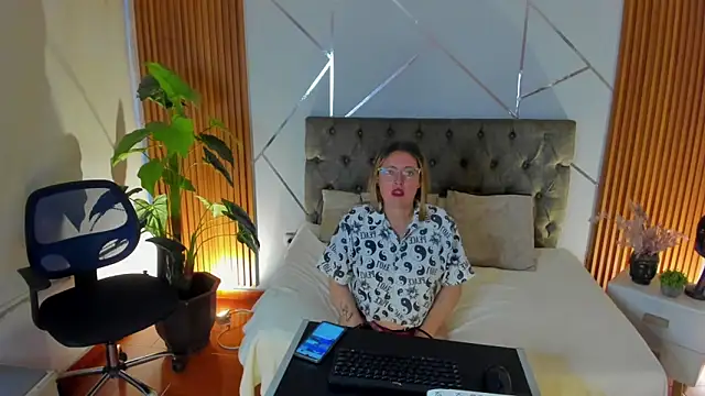 Snapshot of brenda_hertz chatting on December 2025 11:26:02 AM brenda hertz online show from December 2025 11:26:02 AM