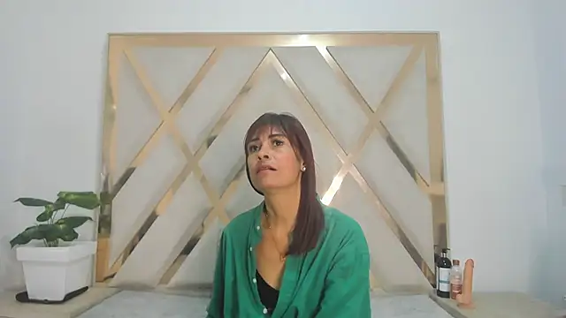 Selenaasm online show from February 2026 09:00:02 PM