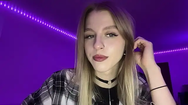 Snapshot of AzoticBasics chatting on December 2025 01:27:02 PM AzoticBasics online show from December 2025 01:27:02 PM