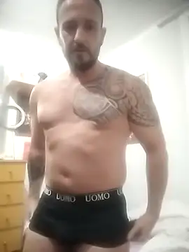 Snapshot of Tonybp84 chatting on December 2025 03:33:02 AM Tonybp84 online show from December 2025 03:33:02 AM