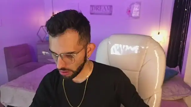 annie and ryan online show from December 2025 04:18:02 AM