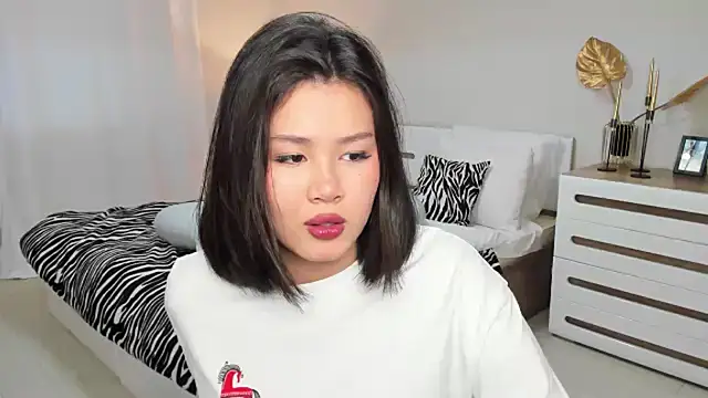 Snapshot of Brunette_Charm chatting on February 2026 10:55:02 AM Brunette Charm online show from February 2026 10:55:02 AM