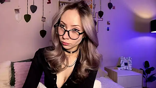 Snapshot of sun_under_skyy chatting on May 2026 04:20:02 AM sun under skyy online show from May 2026 04:20:02 AM