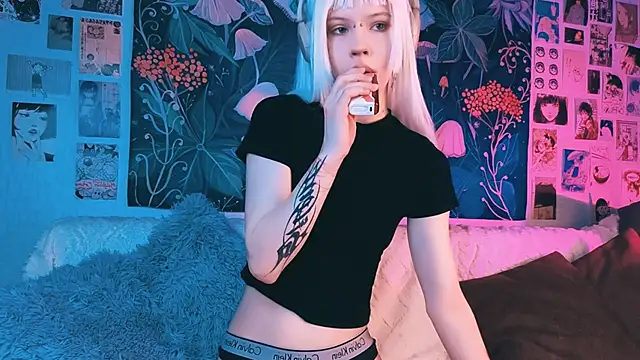 PeacchyPawss online show from December 2025 07:28:02 AM