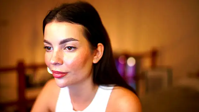 Snapshot of VibrantTunes chatting on December 2025 04:12:02 PM VibrantTunes online show from December 2025 04:12:02 PM