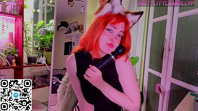 Snapshot of LittleFoxHole chatting on May 2026 01:10:01 AM LittleFoxHole online show from May 2026 01:10:01 AM