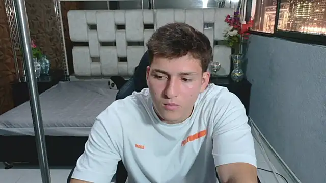 Snapshot of Marcus_Fits chatting on December 2025 07:07:01 PM Marcus Fits online show from December 2025 07:07:01 PM